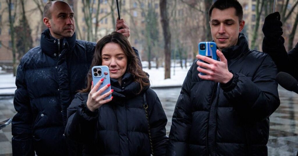 В Україні третє місто впровадило 5G: молодята одружилися через застосунок "Дія