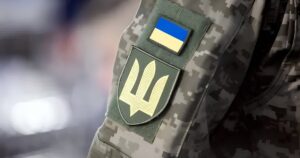 Сім цивільних автомобілів переслідували машину ТЦК, намагаючись визволити військовозобов'язаного: подробиці