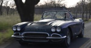 Класичний Chevrolet Corvette 60-х років покинув 30-річний простій під наметом