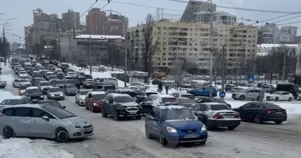 Транспортний колапс у Києві: затори через негоду в столиці