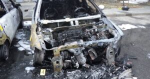 Киянин випадково спалив кілька автомобілів, намагаючись помститися сусідці