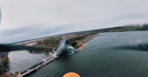 РФ ударила по Печенізькій дамбі шістьма КАБами: військові продемонстрували момент удару
