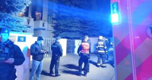 Невідомі атакували "Російський дім" у Празі коктейлями Молотова: протест росіян