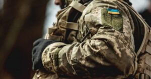 Більшість депортованих зі США українців одразу направили до ТЦК, не давши дійти додому — CNN