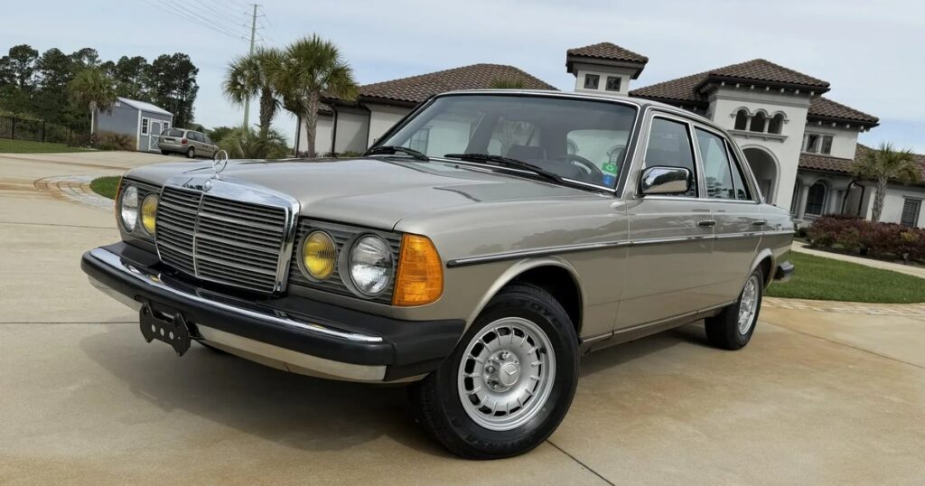 Капсула часу з 80-х: знайдений легендарний Mercedes W123 в ідеальному стані