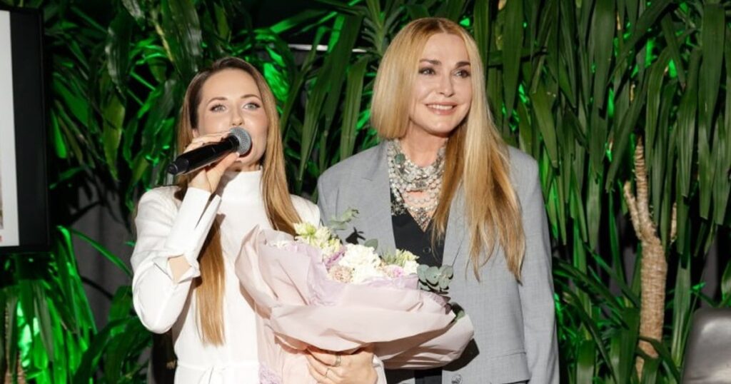 Наталка Денисенко та Ольга Сумська декламували вірші на узбережжі Дніпра