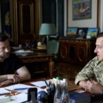 Зеленський обговорив із командирами оборону