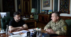 Зеленський обговорив із командирами оборону